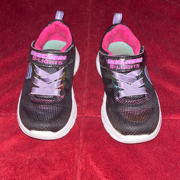 Sketchers light up girls shoes - Picture 3 of 4